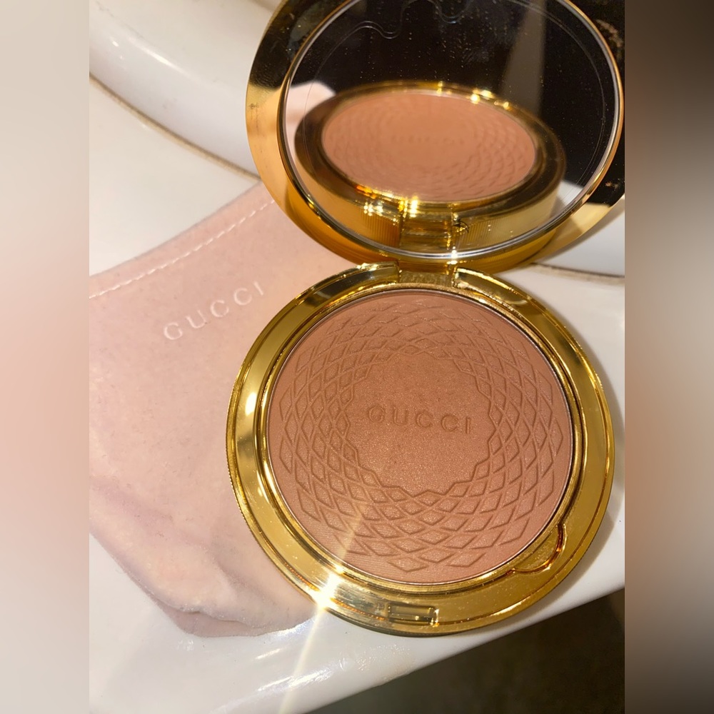 *SOLD* Gucci Poudre De Beauté éclat Soleil Bronzing Powder